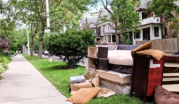 furniture-waiting-for-recycling-on-the-sidewalk-2024-05-27-02-54-11-utc-1024x856 (1)